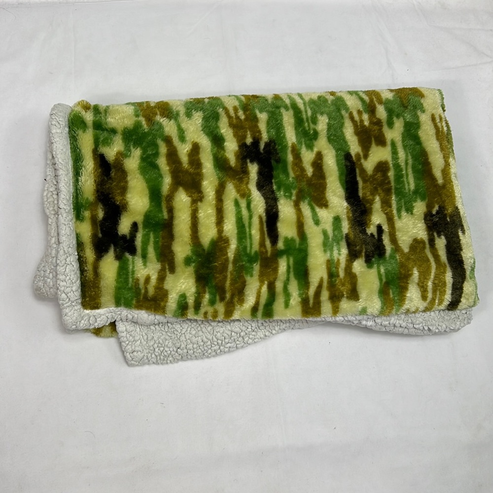 #2159 Northpoint Green & White Comfy & Soft Camo Blanket | Size: OS